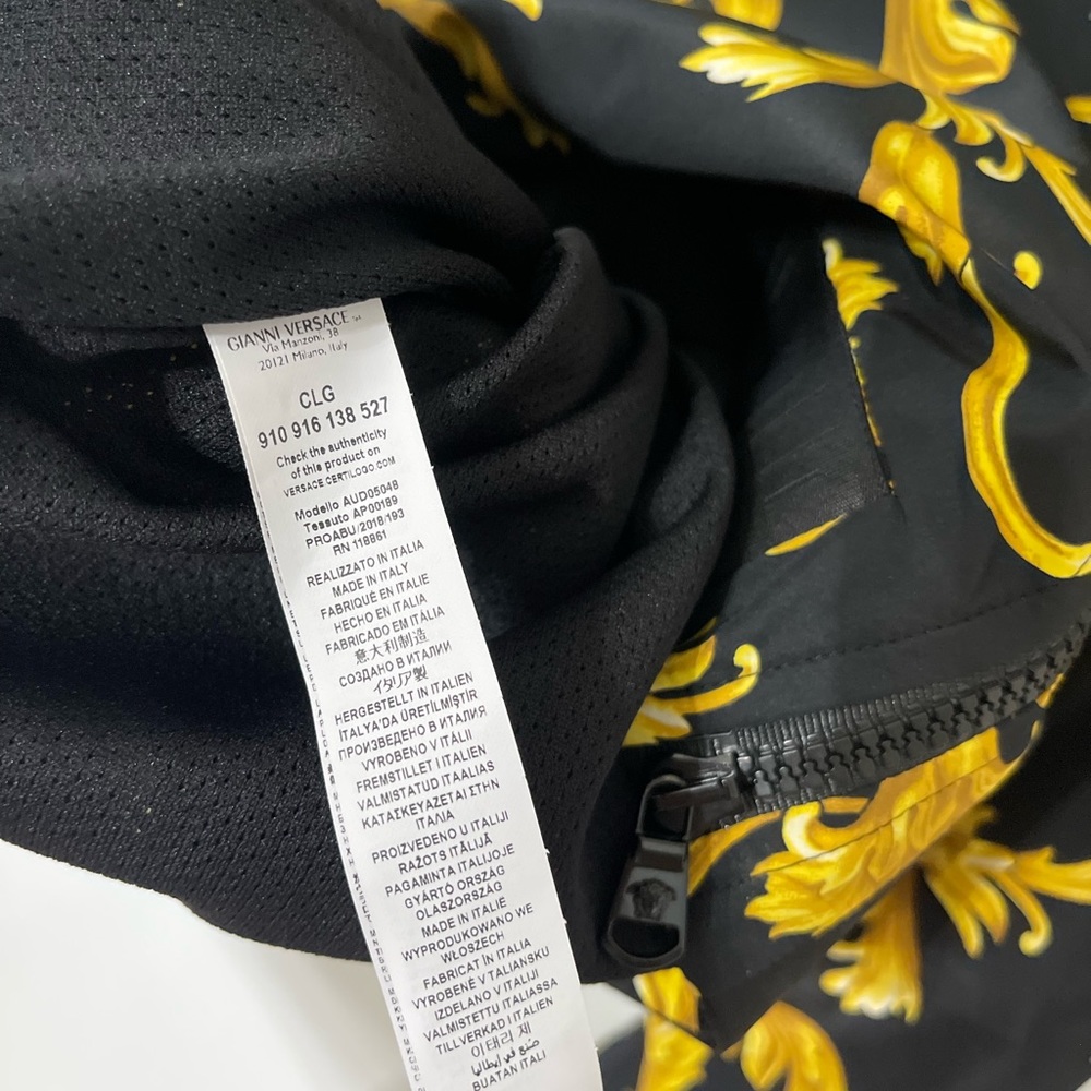 AUTHENTIC NEW W/TAGS VERSACE BOMBER JACKET 🔥With a attached Hoodie zip - Picture 8 of 16